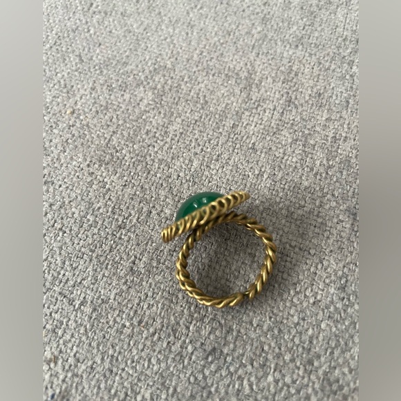 Vintage Green Stone Gold-Tone Statement Ring Women’s Costume Jewelry - Picture 5 of 5
